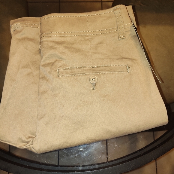 Men's Lee extreme comfort khaki shorts. Sz 30. NWT - Picture 4 of 4